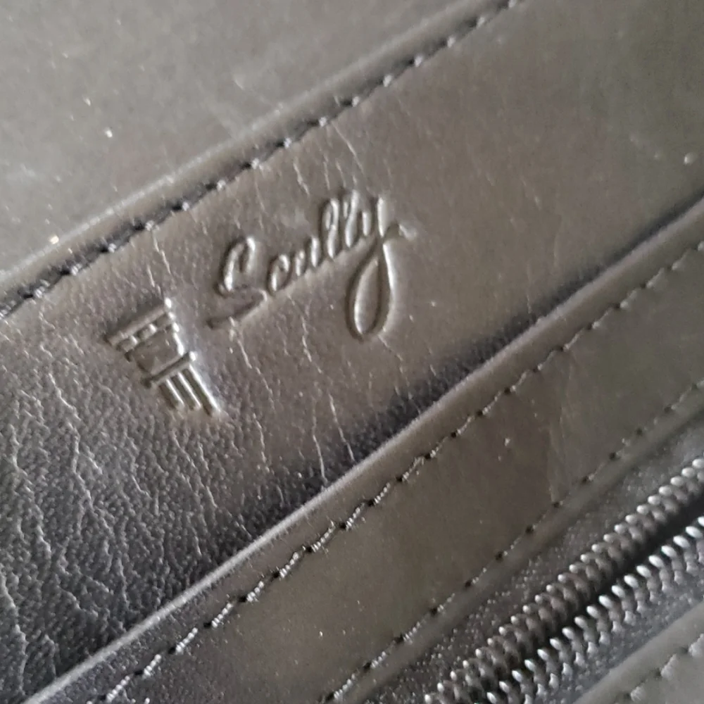 Scully leather travel zip binder, drop handles.